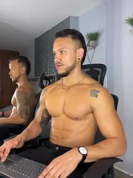 Snapshot of ARON_TAYLER01 chatting on 7, 1, 2025 ARON TAYLER01 online show from 7, 1, 2025