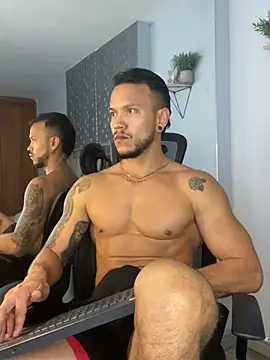 Snapshot of ARON_TAYLER01 chatting on 7, 1, 2025 ARON TAYLER01 online show from 7, 1, 2025