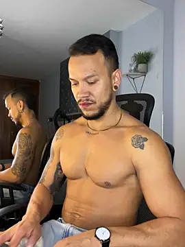 Snapshot of ARON_TAYLER01 chatting on 11, 1, 2025 ARON TAYLER01 online show from 11, 1, 2025