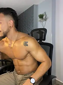 Snapshot of ARON_TAYLER01 chatting on 15, 1, 2025 ARON TAYLER01 online show from 15, 1, 2025