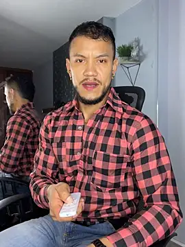 Snapshot of ARON_TAYLER01 chatting on 24, 1, 2025 ARON TAYLER01 online show from 24, 1, 2025