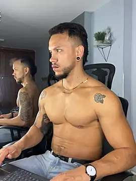 Snapshot of ARON_TAYLER01 chatting on 1, 2, 2025 ARON TAYLER01 online show from 1, 2, 2025