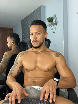 Snapshot of ARON_TAYLER01 chatting on 1, 2, 2025 ARON TAYLER01 online show from 1, 2, 2025