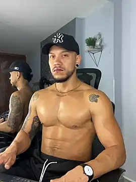 Snapshot of ARON_TAYLER01 chatting on 2, 2, 2025 ARON TAYLER01 online show from 2, 2, 2025