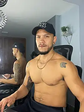 Snapshot of ARON_TAYLER01 chatting on 8, 2, 2025 ARON TAYLER01 online show from 8, 2, 2025