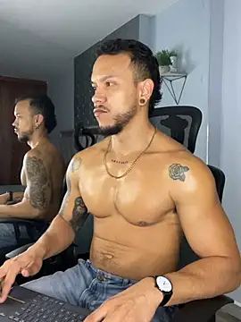 Snapshot of ARON_TAYLER01 chatting on 11, 2, 2025 ARON TAYLER01 online show from 11, 2, 2025