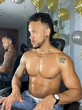 Snapshot of ARON_TAYLER01 chatting on 2, 3, 2025 ARON TAYLER01 online show from 2, 3, 2025