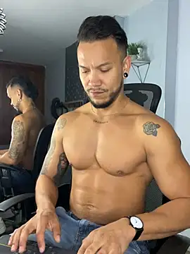 Snapshot of ARON_TAYLER01 chatting on 5, 3, 2025 ARON TAYLER01 online show from 5, 3, 2025