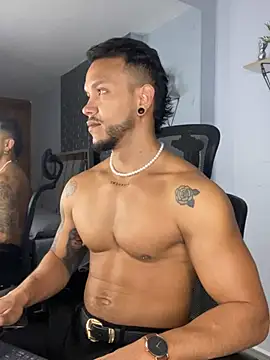 Snapshot of ARON_TAYLER01 chatting on 9, 3, 2025 ARON TAYLER01 online show from 9, 3, 2025