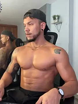 Snapshot of ARON_TAYLER01 chatting on 12, 3, 2025 ARON TAYLER01 online show from 12, 3, 2025