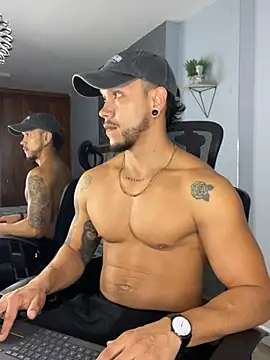 Snapshot of ARON_TAYLER01 chatting on 14, 3, 2025 ARON TAYLER01 online show from 14, 3, 2025