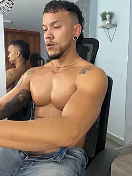 Snapshot of ARON_TAYLER01 chatting on 18, 3, 2025 ARON TAYLER01 online show from 18, 3, 2025