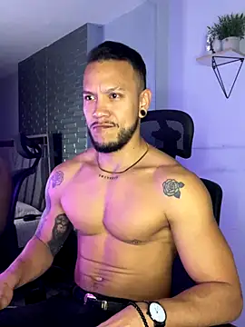 Snapshot of ARON_TAYLER01 chatting on 10, 9, 2025 ARON TAYLER01 online show from 10, 9, 2025