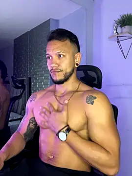 Snapshot of ARON_TAYLER01 chatting on 16, 9, 2025 ARON TAYLER01 online show from 16, 9, 2025