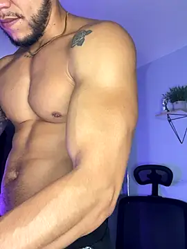 Snapshot of ARON_TAYLER01 chatting on 17, 9, 2025 ARON TAYLER01 online show from 17, 9, 2025