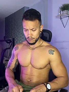 Snapshot of ARON_TAYLER01 chatting on 2, 10, 2025 ARON TAYLER01 online show from 2, 10, 2025