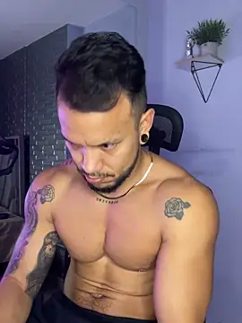 Snapshot of ARON_TAYLER01 chatting on 3, 10, 2025 ARON TAYLER01 online show from 3, 10, 2025