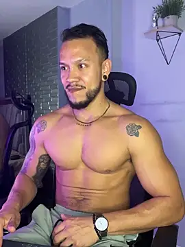 Snapshot of ARON_TAYLER01 chatting on 5, 10, 2025 ARON TAYLER01 online show from 5, 10, 2025