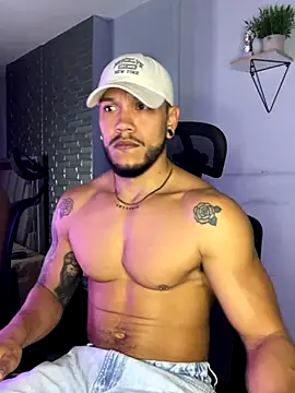 Snapshot of ARON_TAYLER01 chatting on 6, 10, 2025 ARON TAYLER01 online show from 6, 10, 2025