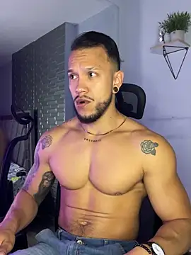 Snapshot of ARON_TAYLER01 chatting on 9, 10, 2025 ARON TAYLER01 online show from 9, 10, 2025