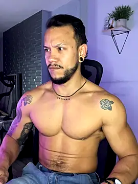 Snapshot of ARON_TAYLER01 chatting on 23, 10, 2025 ARON TAYLER01 online show from 23, 10, 2025