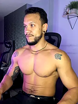 Snapshot of ARON_TAYLER01 chatting on 25, 10, 2025 ARON TAYLER01 online show from 25, 10, 2025