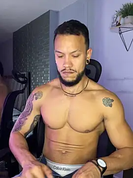 Snapshot of ARON_TAYLER01 chatting on 5, 11, 2025 ARON TAYLER01 online show from 5, 11, 2025