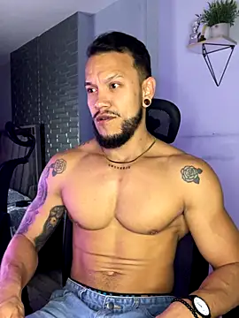 Snapshot of ARON_TAYLER01 chatting on 8, 11, 2025 ARON TAYLER01 online show from 8, 11, 2025