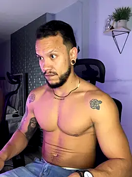 Snapshot of ARON_TAYLER01 chatting on 18, 11, 2025 ARON TAYLER01 online show from 18, 11, 2025