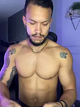 Snapshot of ARON_TAYLER01 chatting on 23, 11, 2025 ARON TAYLER01 online show from 23, 11, 2025