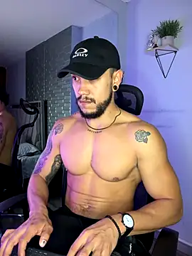 Snapshot of ARON_TAYLER01 chatting on 28, 11, 2025 ARON TAYLER01 online show from 28, 11, 2025