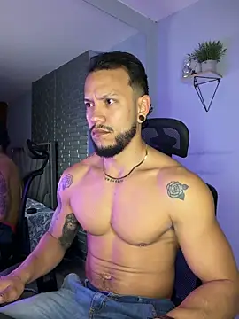 Snapshot of ARON_TAYLER01 chatting on 4, 12, 2025 ARON TAYLER01 online show from 4, 12, 2025