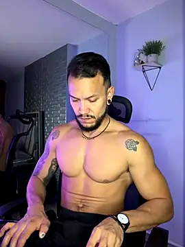 Snapshot of ARON_TAYLER01 chatting on 16, 12, 2025 ARON TAYLER01 online show from 16, 12, 2025