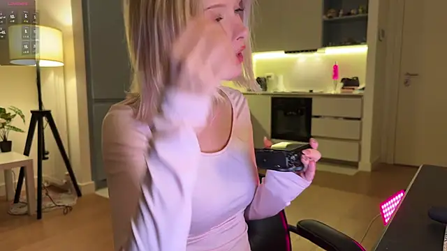 neon demon online show from 18, 9, 2025