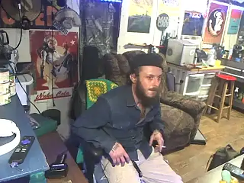 Snapshot of CloudDadddyyy420 chatting on 21, 9, 2025 CloudDadddyyy420 online show from 21, 9, 2025