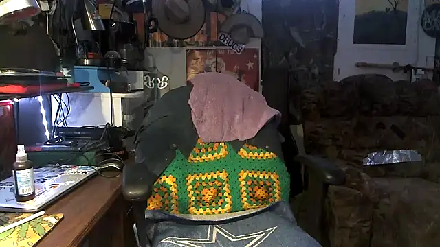 Snapshot of CloudDadddyyy420 chatting on 23, 9, 2025 CloudDadddyyy420 online show from 23, 9, 2025