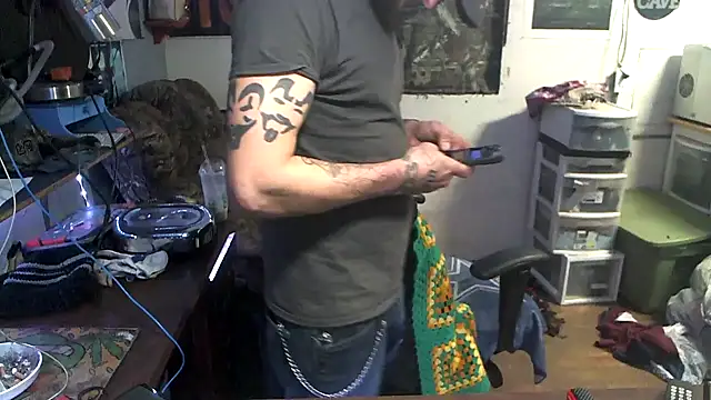 Snapshot of CloudDadddyyy420 chatting on 13, 11, 2025 CloudDadddyyy420 online show from 13, 11, 2025