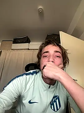 SweetBoy32 online show from 15, 12, 2025