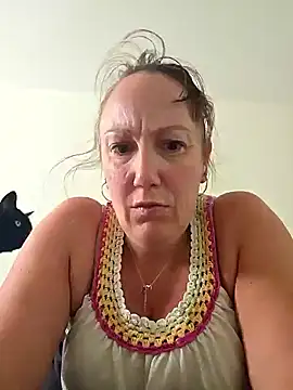 Snapshot of Wisie_Cutie chatting on 4, 6, 2026 Wisie Cutie online show from 4, 6, 2026