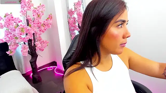 Snapshot of KAROLIVONNE chatting on 9, 7, 2026 KAROLIVONNE online show from 9, 7, 2026