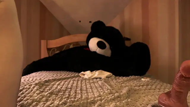 Redhead Shark new online show from 11, 1, 2025