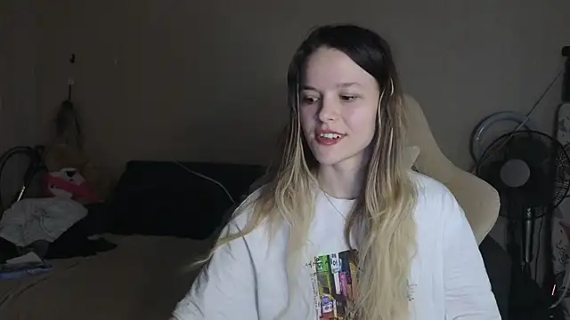 Snapshot of Nate__ chatting on 23, 11, 2025 Nate online show from 23, 11, 2025