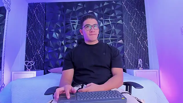 Snapshot of JeffDaltton chatting on 27, 10, 2025 JeffDaltton online show from 27, 10, 2025