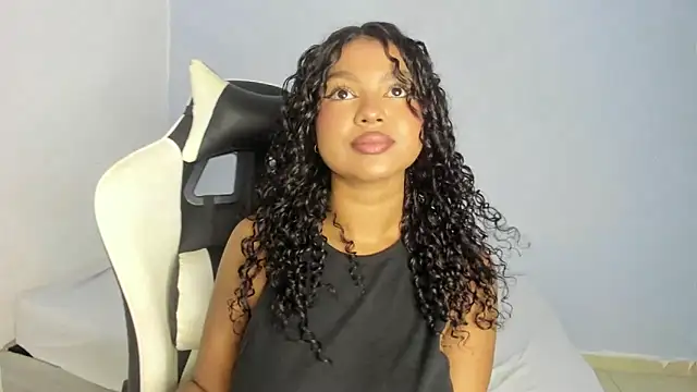 Snapshot of chloe_ebony_ chatting on 11, 1, 2025 chloe ebony  online show from 11, 1, 2025