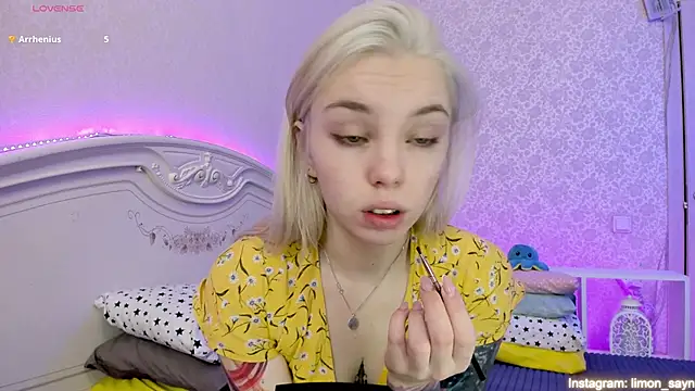 Snapshot of LillyMoure_ chatting on 15, 2, 2025 LillyMoure online show from 15, 2, 2025