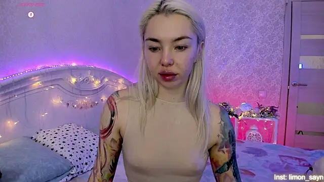 LillyMoure  online show from 11, 11, 2025