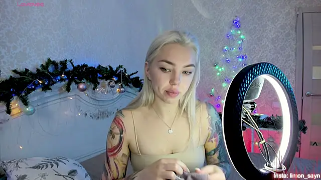 LillyMoure  online show from 19, 12, 2025