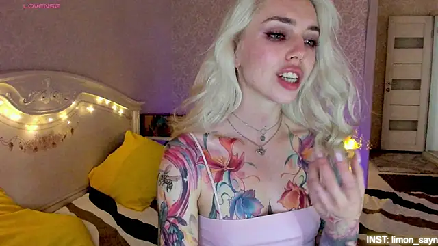Snapshot of LillyMoure_ chatting on 2, 7, 2026 LillyMoure online show from 2, 7, 2026