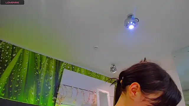 Snapshot of VeraWatts chatting on 7, 7, 2026 VeraWatts online show from 7, 7, 2026