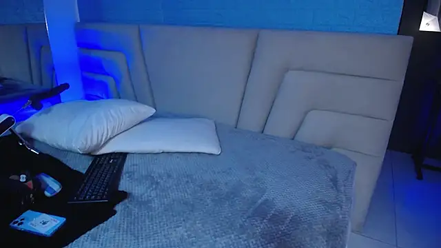 Snapshot of Miss_Loise chatting on 11, 10, 2025 Miss Loise online show from 11, 10, 2025